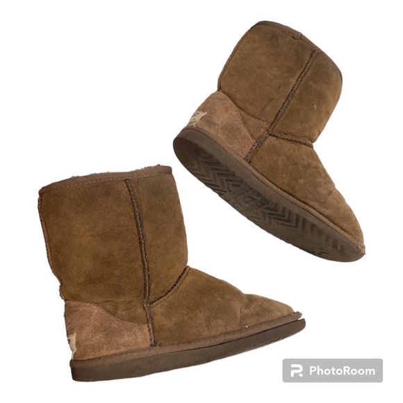 UGG Women's Classic Short Winter Boots Brown Women’s 6 - Picture 1 of 7